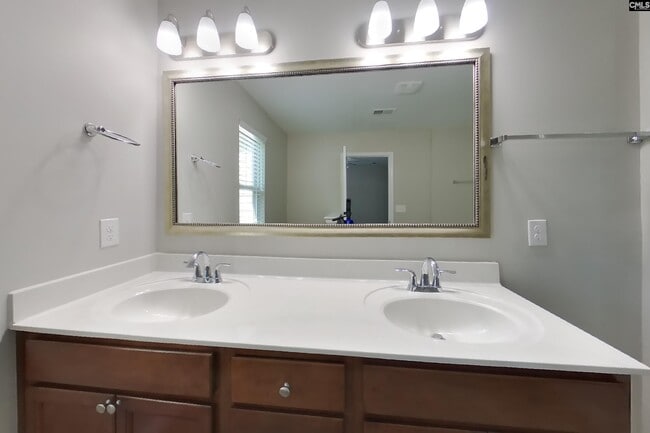 Building Photo - 437 Eastfair Dr