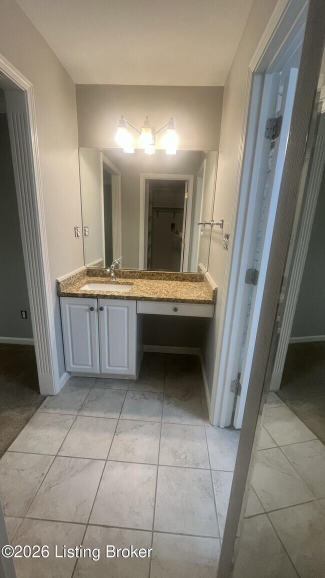 Building Photo - 402 Trinity Hills Ln