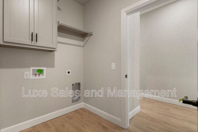 Building Photo - 4136 Abbey Pk Dr