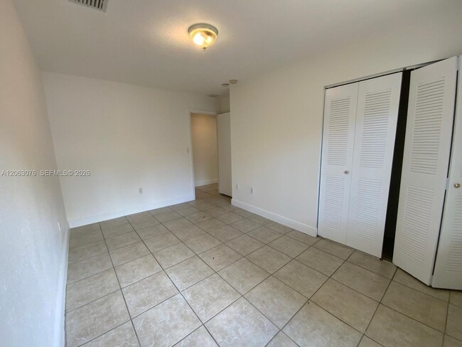 Building Photo - 3342 NW 9th Ave