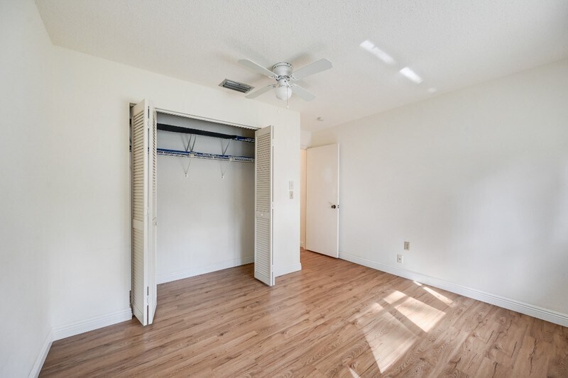 Building Photo - 1624 Whitehead Dr