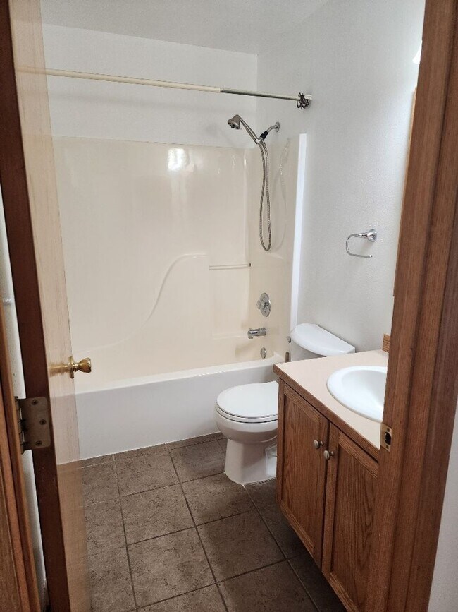 Building Photo - Newly remodeled 3 bedroom home!