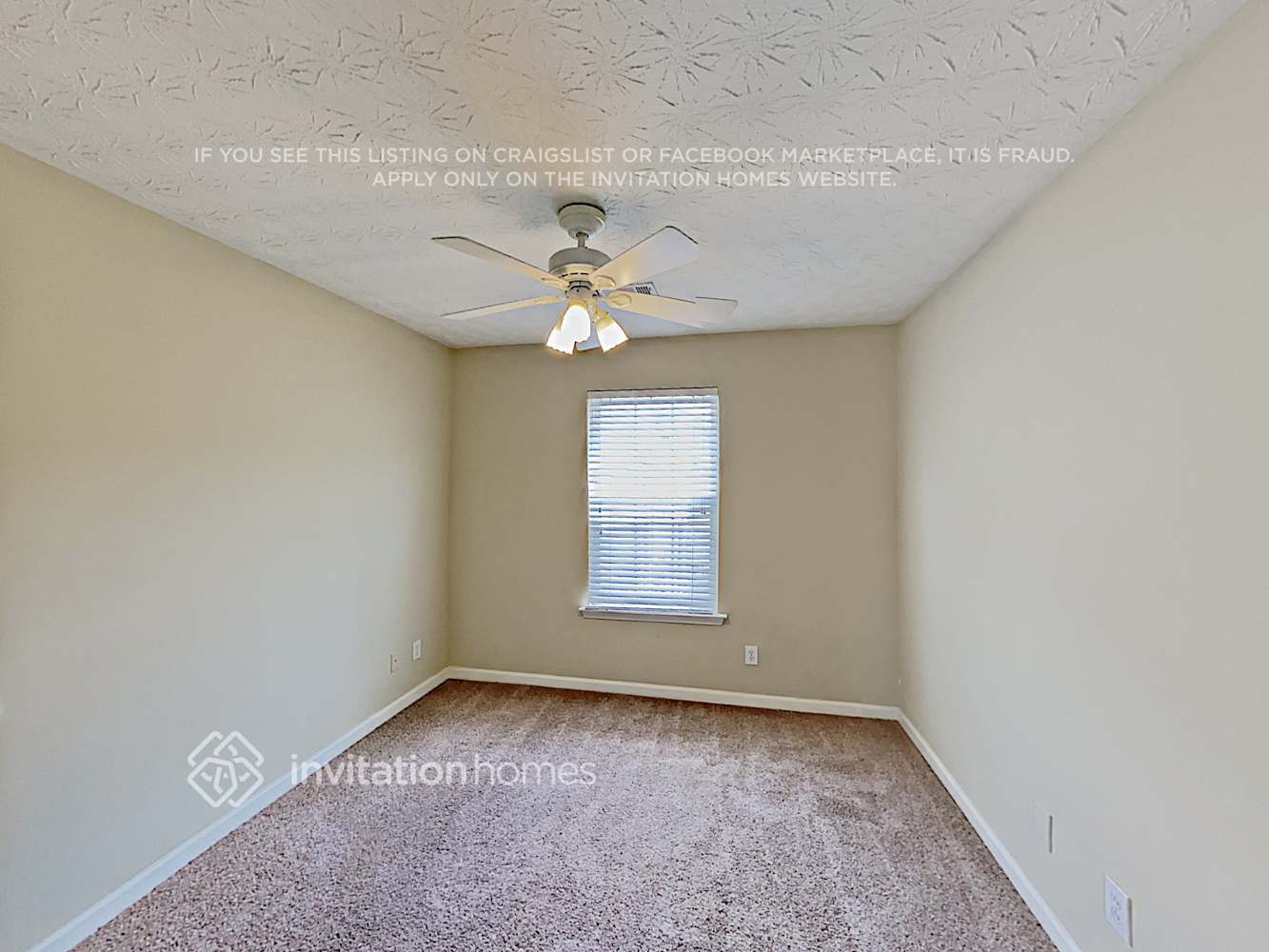 Building Photo - 573 W Oaks Dr