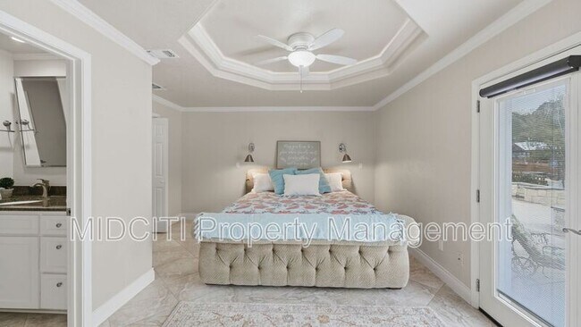 Building Photo - 156 Trelawney St