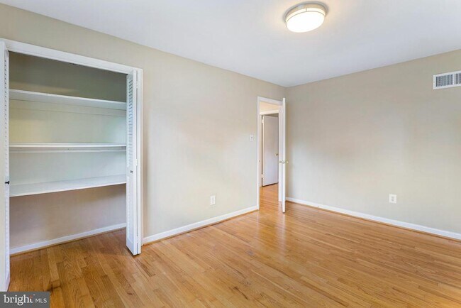 Building Photo - 6503 Friars Ct
