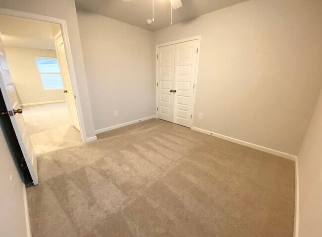 Building Photo - 4 Bed 3 Bath Single Family Home