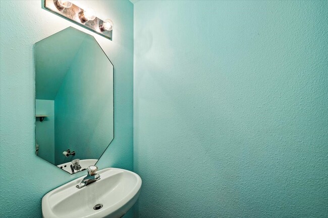 Building Photo - 158 Bristol Bend Ln