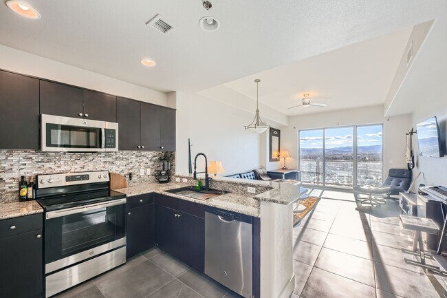 Building Photo - MOVE IN SPECIAL! $500.00 OFF 1ST MONTHS RE...