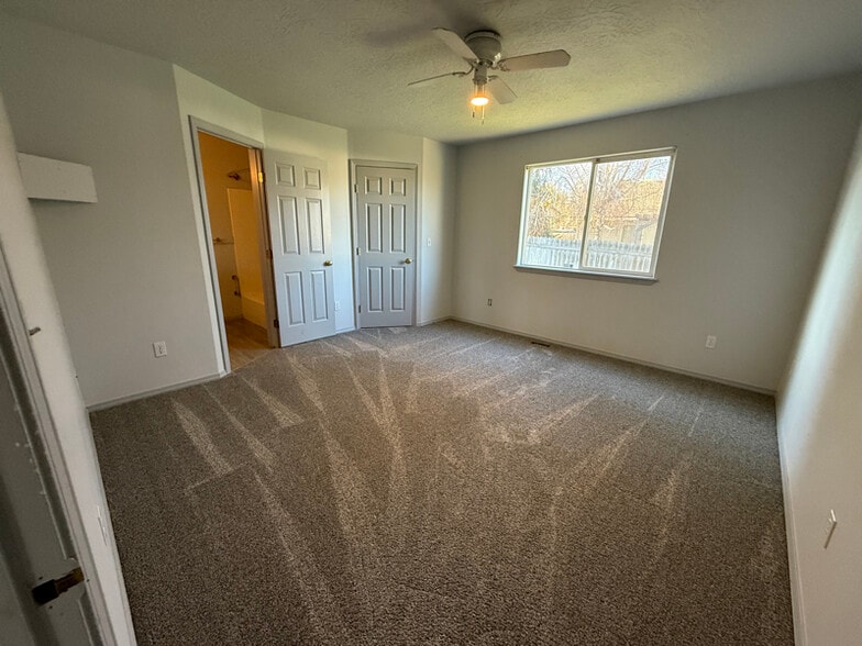 Building Photo - 607 Meadowbrook Dr