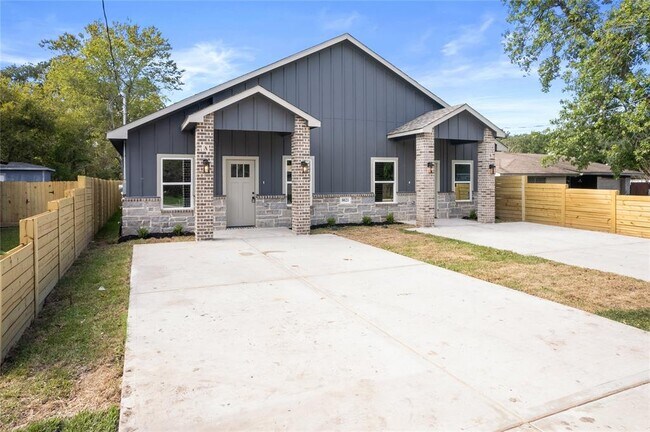 Building Photo - 8021 Carver Rd