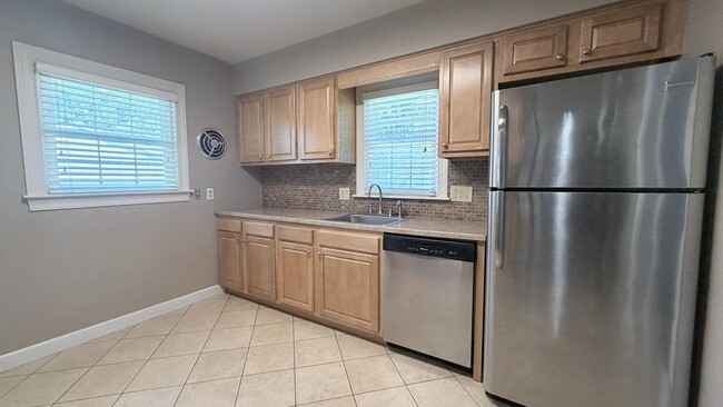 Building Photo - 555 S Ruston Ave
