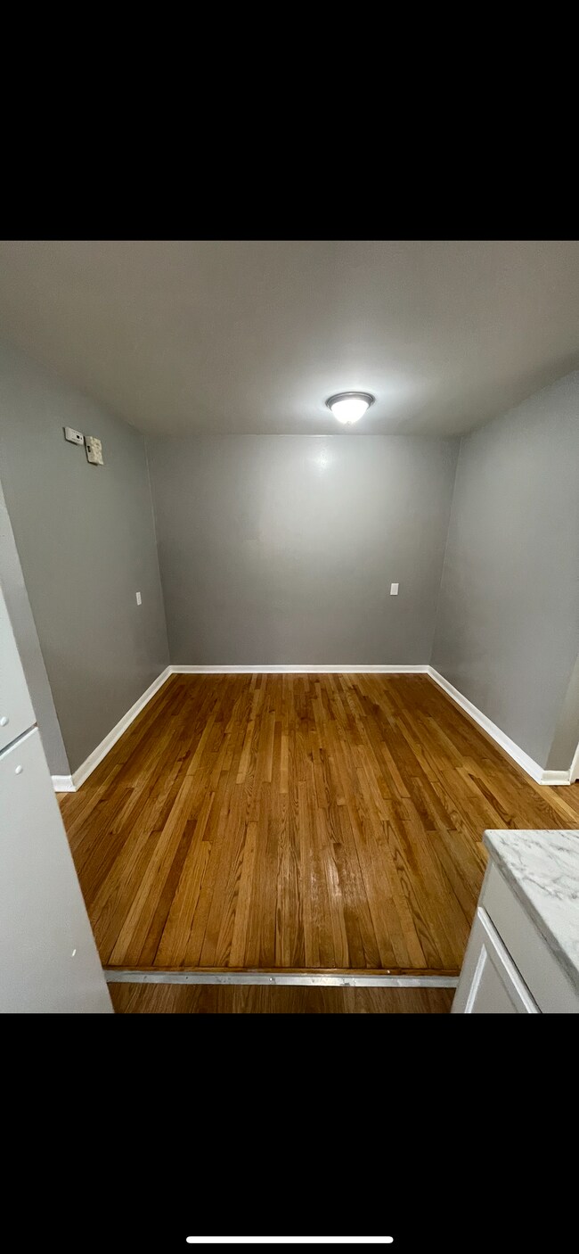 Dining room - 100 Clinton Springs Ave