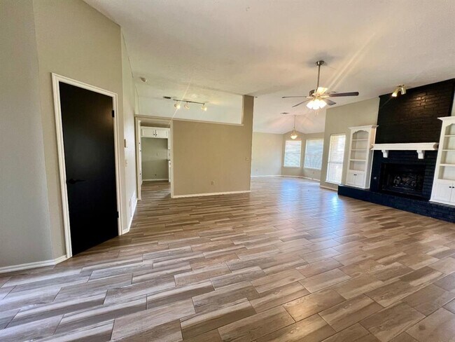 Building Photo - 9300 Buttonwood Ave