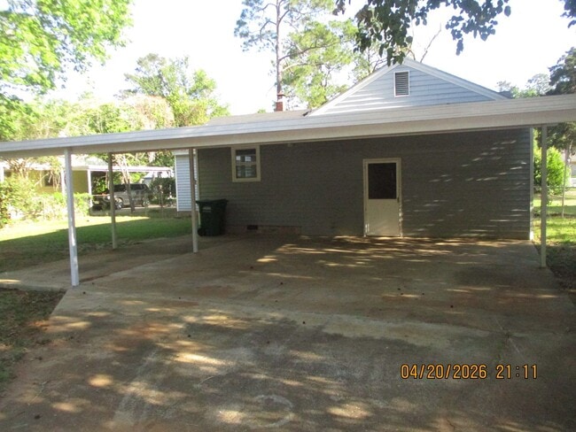 Building Photo - 1906 W Whitney Ave