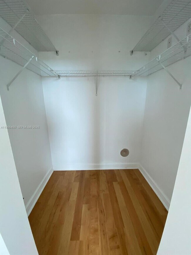 Building Photo - 1401 SW 22nd St