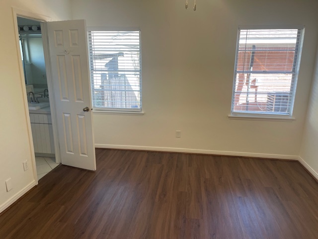 Master bedroom with lots of light - 3706 Murworth Dr