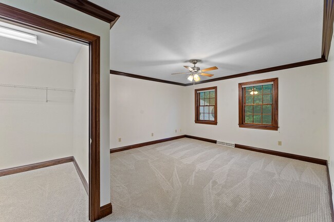 Building Photo - 652 Saddlebrook Dr