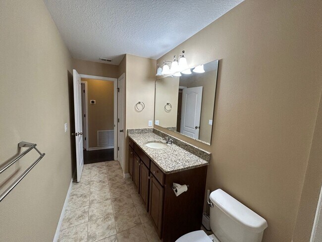 Building Photo - Available Mid May! Spacious 4/2 Single Fam...