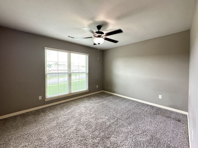 Building Photo - 1923 Price Ave