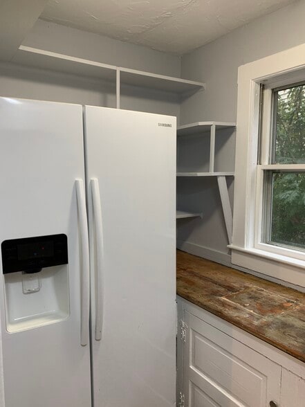 Butlers pantry - 13 Forest Ave