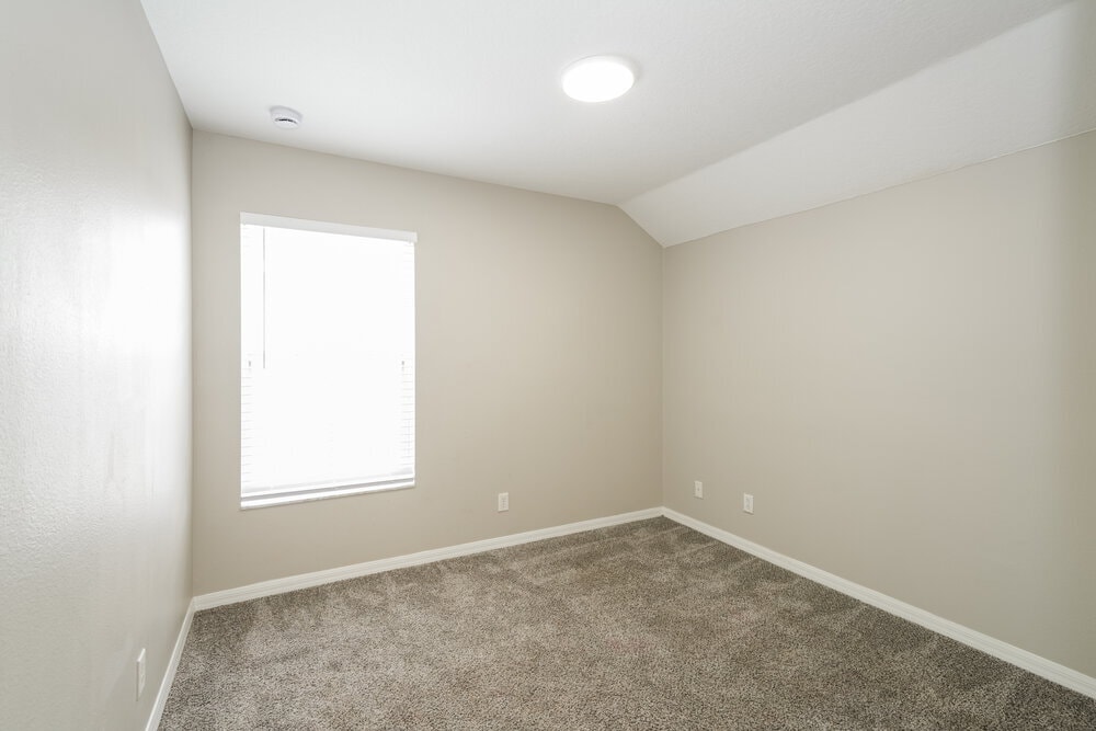 Building Photo - 16014 Loneoak View Dr
