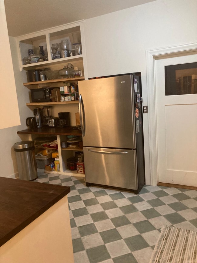 Building Photo - 1549 Rendall Pl