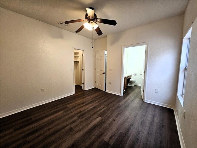Building Photo - 1004 Park Central Cir