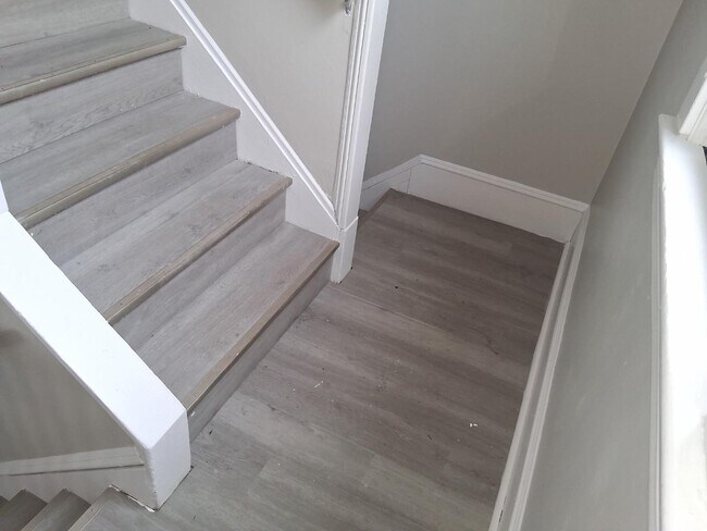 Building Photo - 1337 E 84th St