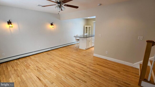 Building Photo - 213 8th St