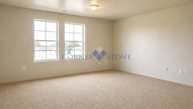 Building Photo - Large 4 Bedroom Home with Garden space, Basketball Court, Close to park!
