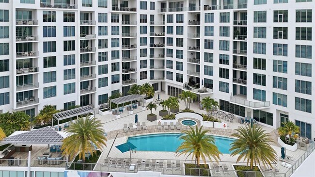 Building Photo - 111 S Pineapple Ave