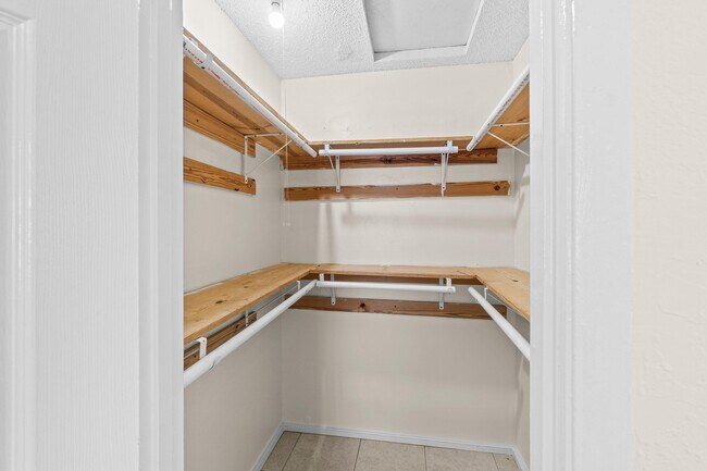 Building Photo - 4869 Gulfstream Rd