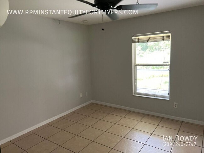 Building Photo - 2531 Sunniland Blvd