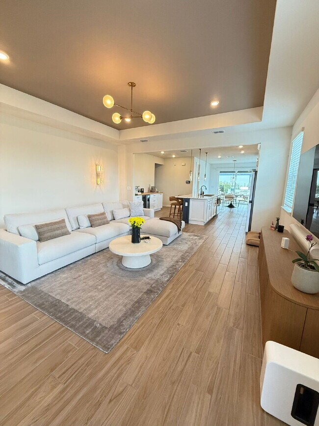 Building Photo - "Spacious 3-Bedroom Home in St. Cloud with...