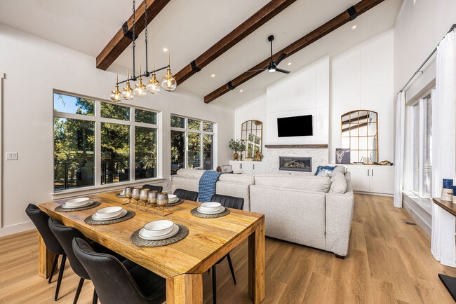 Building Photo - 3373 Mountain View Blvd