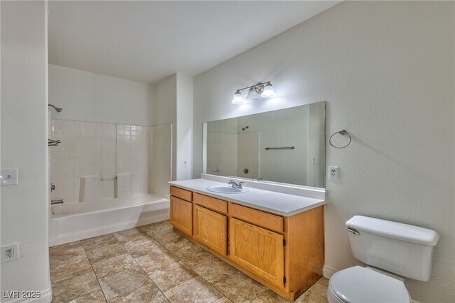 Building Photo - 3400 Cabana Dr