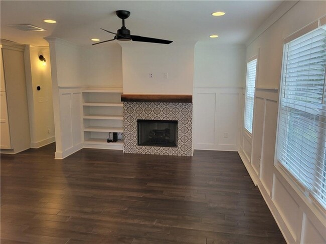 Building Photo - 1740 Madrona St NW