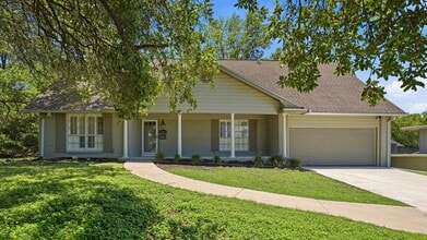 Building Photo - 3206 Albin Dr