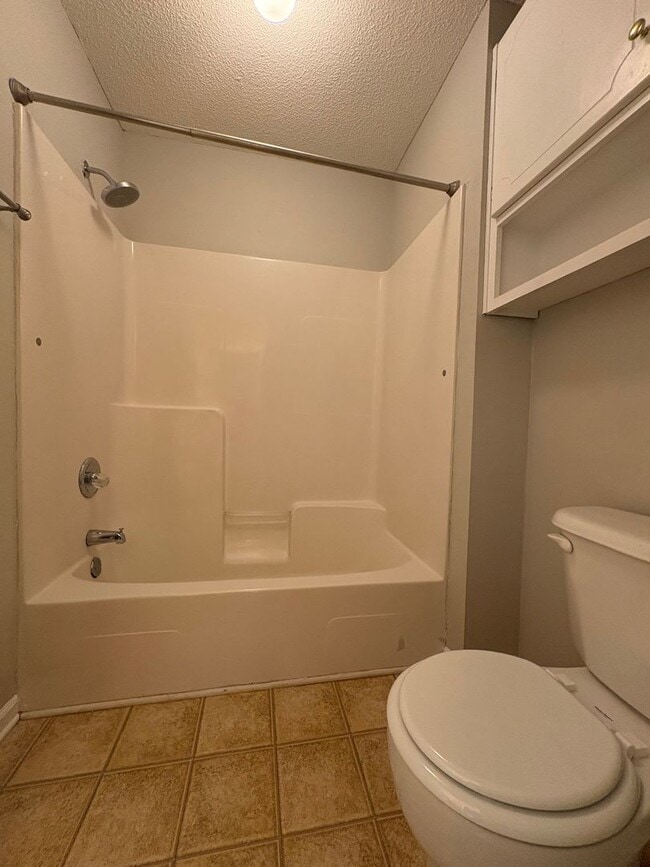 Building Photo - Dunwoody Townhomes!  NEW CARPET!!  PAINT!  NEW WASHER/DRYER