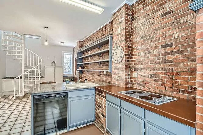 Building Photo - 3247 W 19th Ave