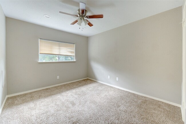 Building Photo - 15403 Meadow Village Dr