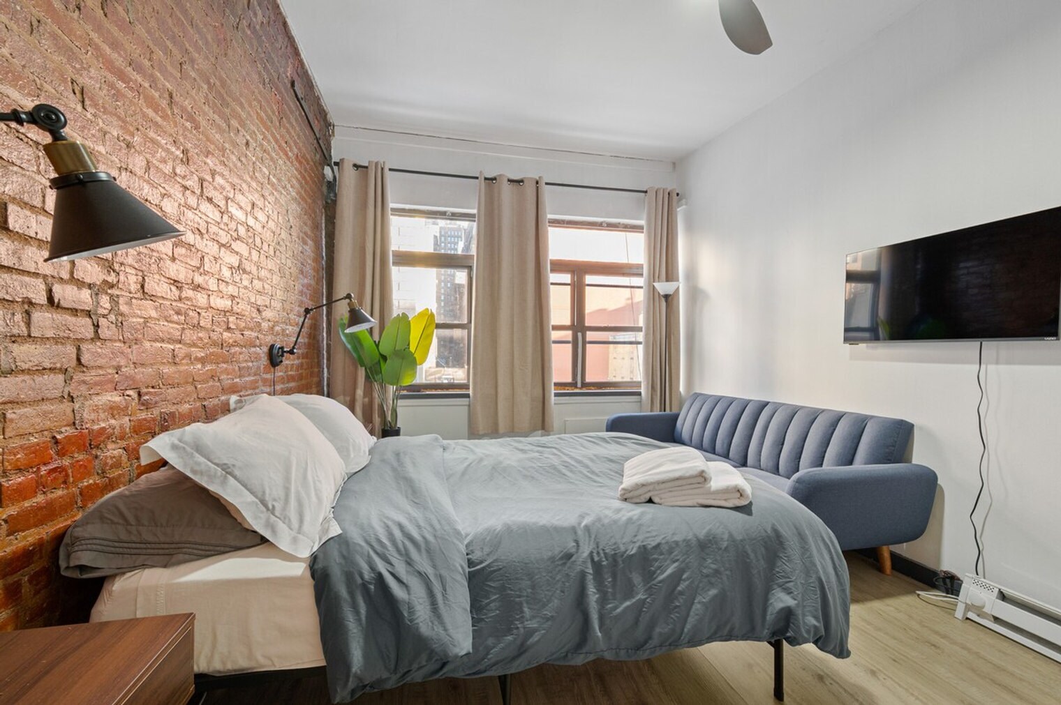 Building Photo - 301 W 31st St