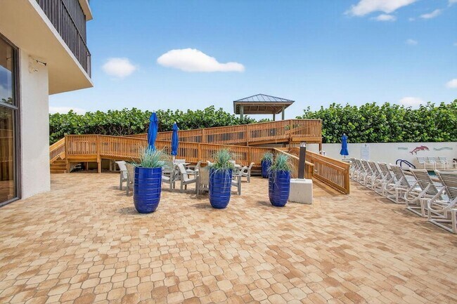 Building Photo - 9650 S Ocean Dr