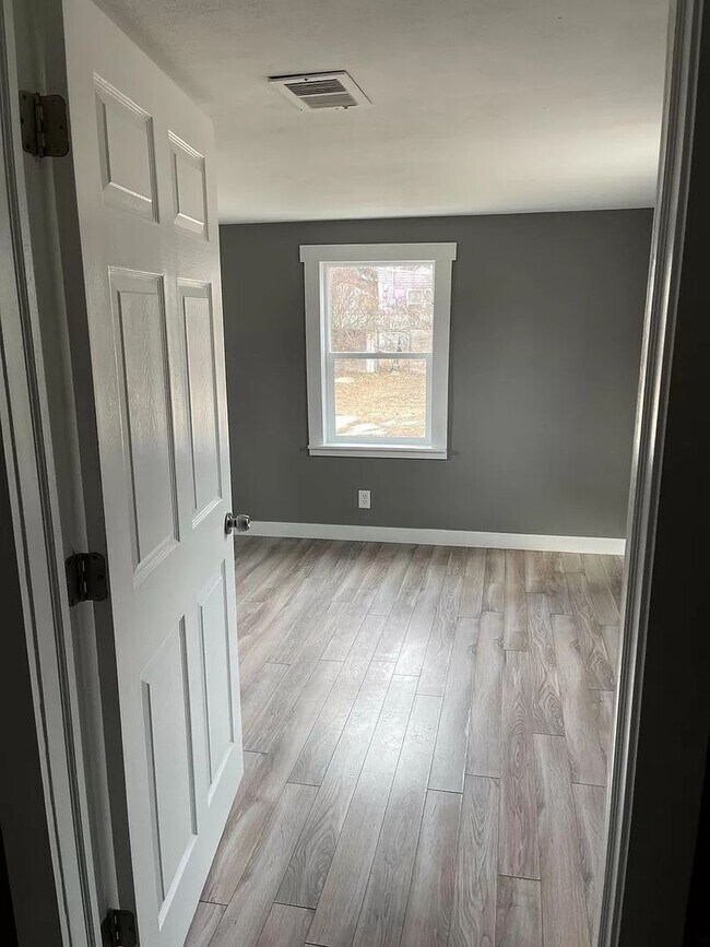 Building Photo - Spacious Railroad Style 1 bed/1 bath Home in Denver, CO- Available 8/21/26!