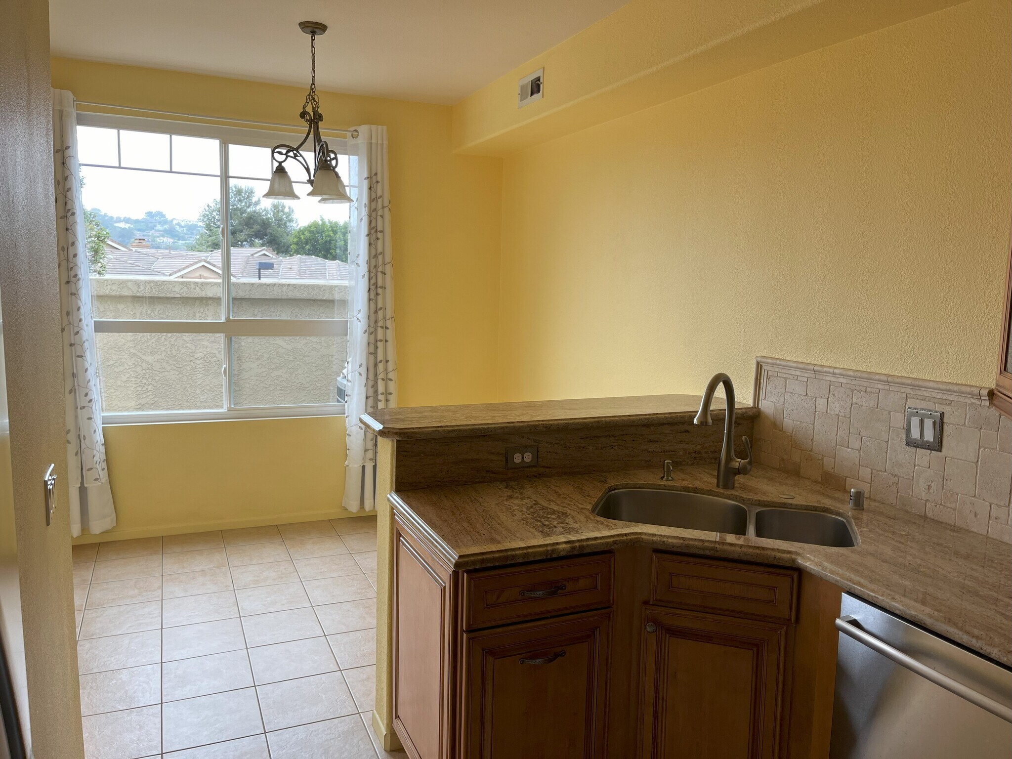 Building Photo - 3636 Ruette de Ville