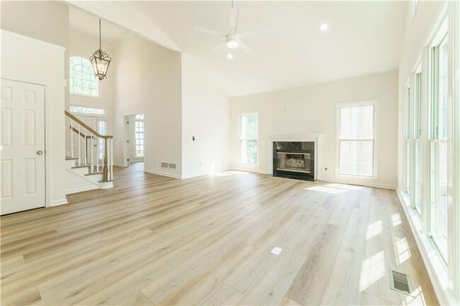 Building Photo - 3272 Pomarine Ln NW