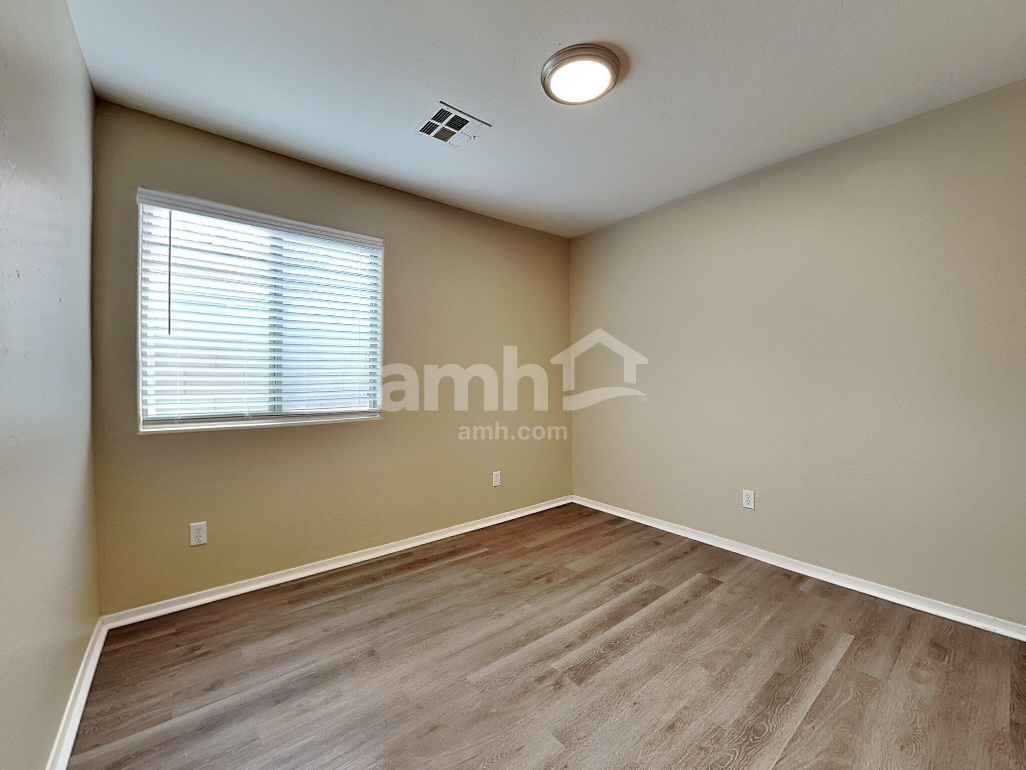 Building Photo - 45611 W Tulip Ln