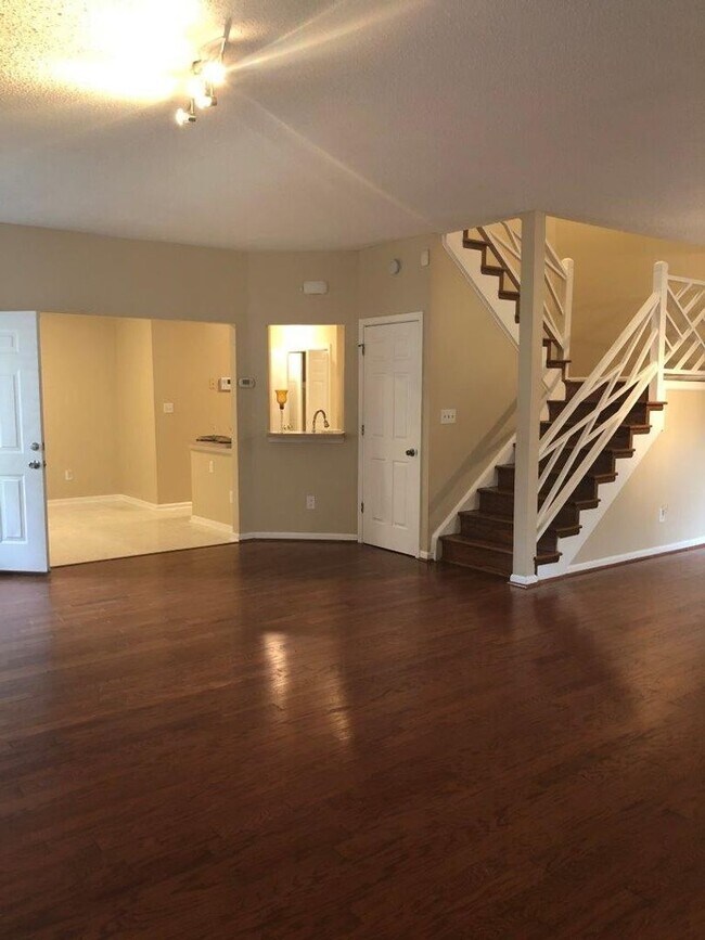 Building Photo - 820 E Willow Point Pl
