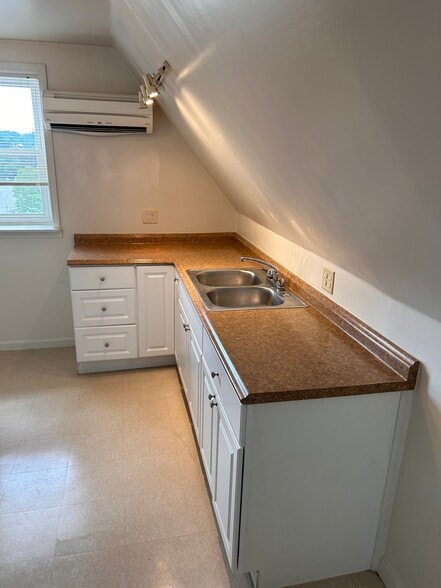 kitchen - 3916 Coleman St