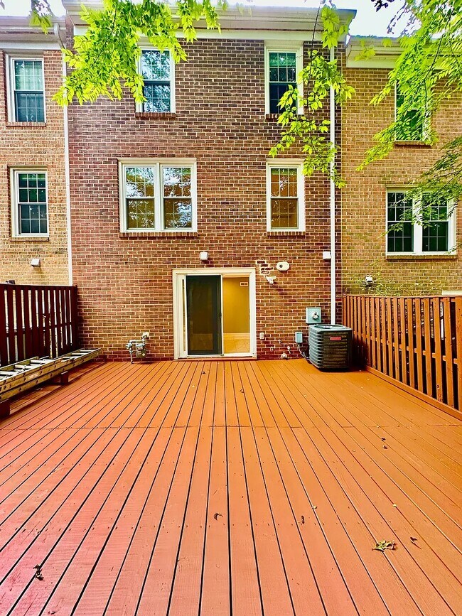 Building Photo - 2453 Alsop Ct